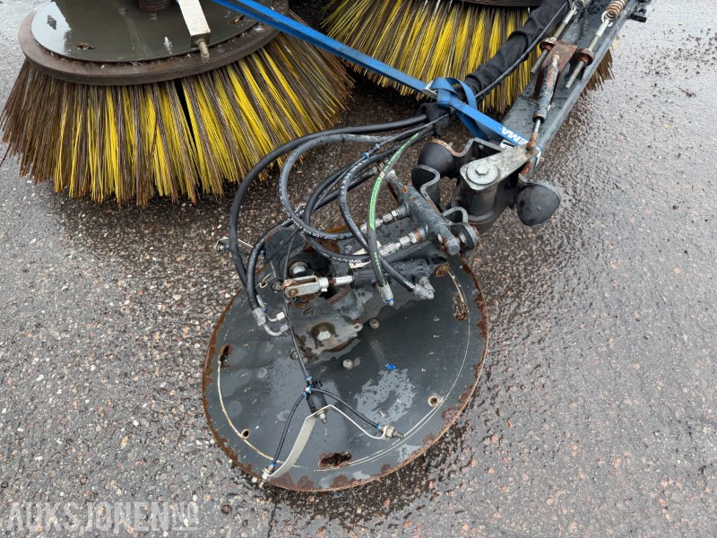 Többcélú/ Speciális jármű 2017 JOHNSTON C401 Kompaktfeiemaskin 5,6 m3: 11 kép. Többcélú/ Speciális jármű 2017 JOHNSTON C401 Kompaktfeiemaskin 5,6 m3: 11 kép.