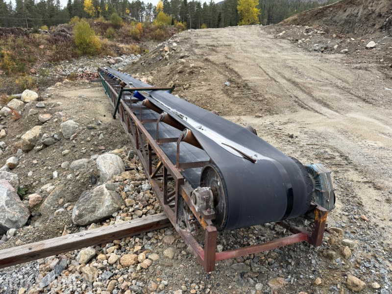 Transportband ca 18 meter - Futószalag: 2 kép. Transportband ca 18 meter - Futószalag: 2 kép.