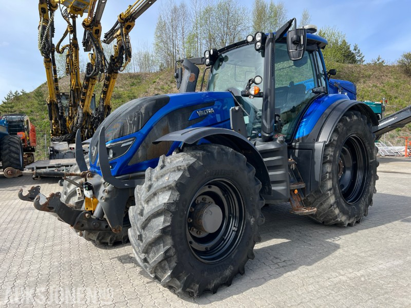 Valtra T234 m/fronthydraulikk,pto og brøytefeste - Traktor: 2 kép. Valtra T234 m/fronthydraulikk,pto og brøytefeste - Traktor: 2 kép.