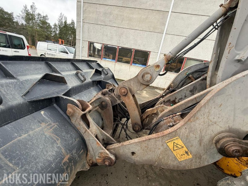 Gumikerekes homlokrakodó Volvo L110E Hjullaster: 9 kép. Gumikerekes homlokrakodó Volvo L110E Hjullaster: 9 kép.