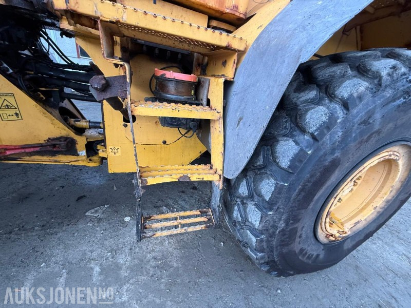 Gumikerekes homlokrakodó Volvo L110E Hjullaster: 20 kép. Gumikerekes homlokrakodó Volvo L110E Hjullaster: 20 kép.