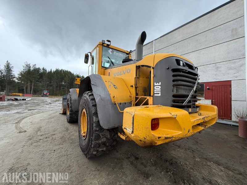 Volvo L110E Hjullaster - Gumikerekes homlokrakodó: 3 kép. Volvo L110E Hjullaster - Gumikerekes homlokrakodó: 3 kép.