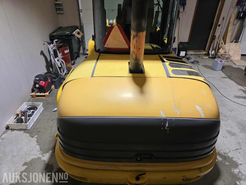 Volvo L45B Hjullaster - Gumikerekes homlokrakodó: 4 kép. Volvo L45B Hjullaster - Gumikerekes homlokrakodó: 4 kép.