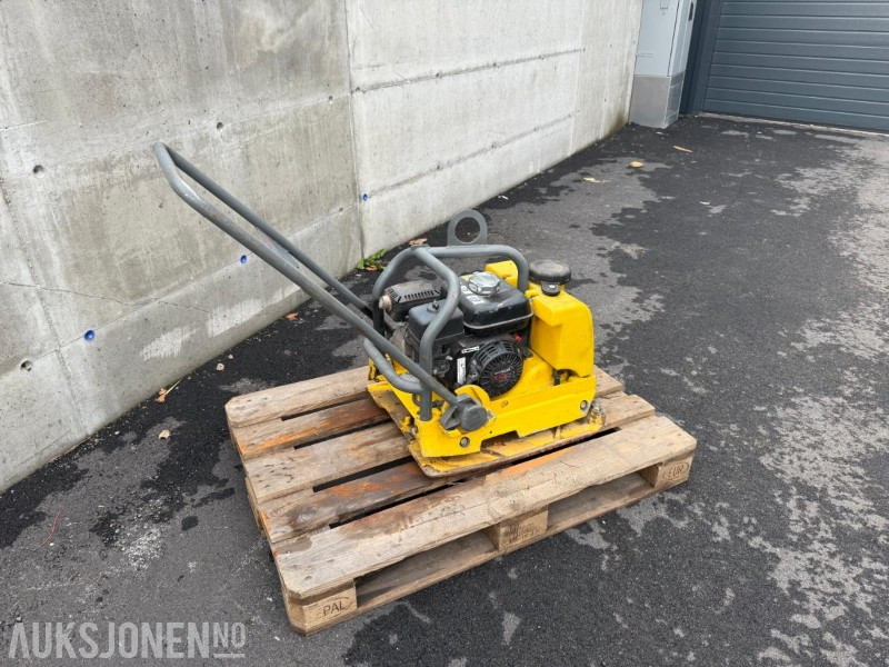 Wacker Neuson WP1550 vibroplate. - Henger: 3 kép. Wacker Neuson WP1550 vibroplate. - Henger: 3 kép.