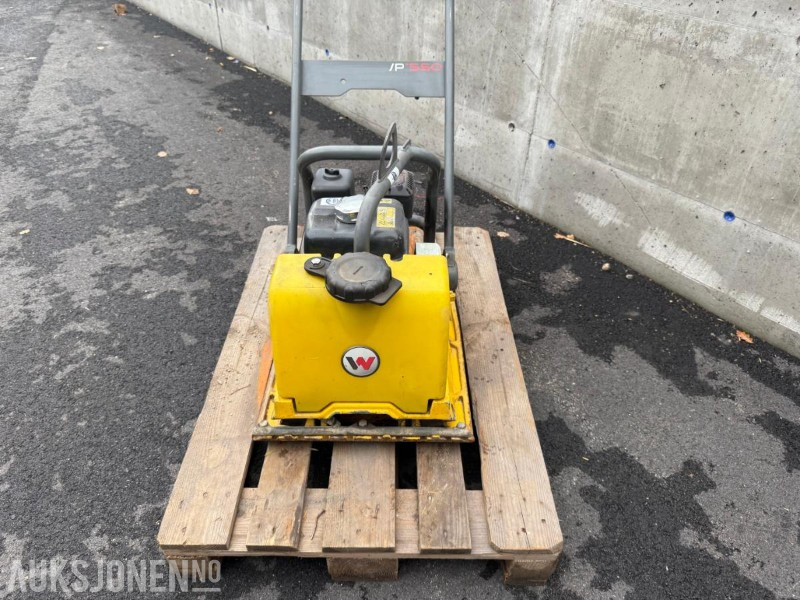 Wacker Neuson WP1550 vibroplate. - Henger: 4 kép. Wacker Neuson WP1550 vibroplate. - Henger: 4 kép.