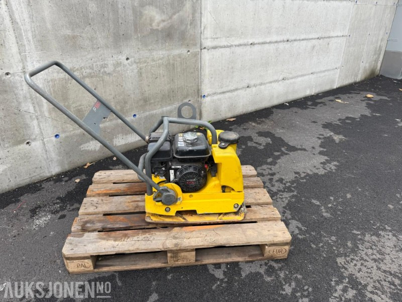 Wacker Neuson WP1550 vibroplate. - Henger: 2 kép. Wacker Neuson WP1550 vibroplate. - Henger: 2 kép.