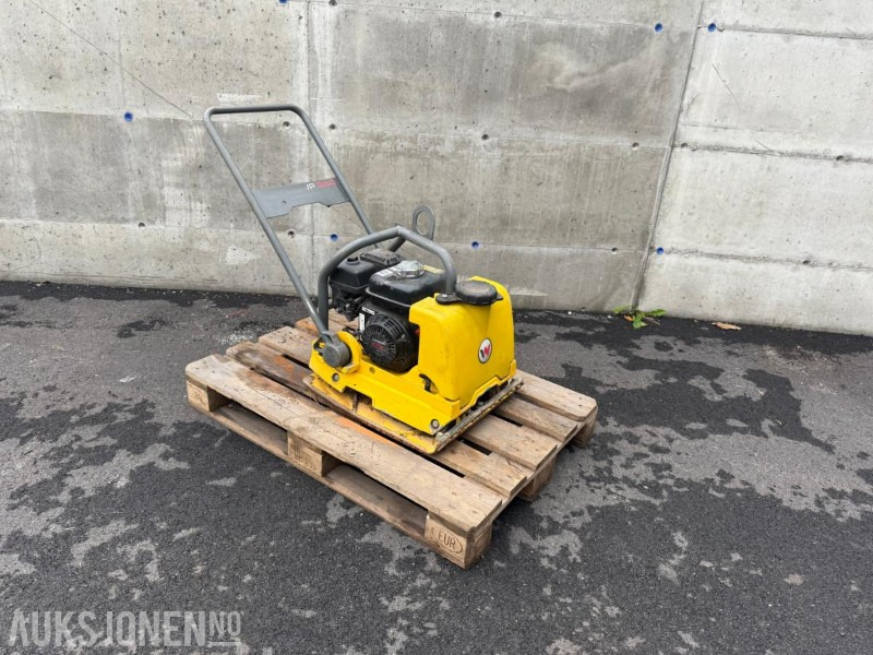 Wacker Neuson WP1550 vibroplate. - Henger: 1 kép. Wacker Neuson WP1550 vibroplate. - Henger: 1 kép.