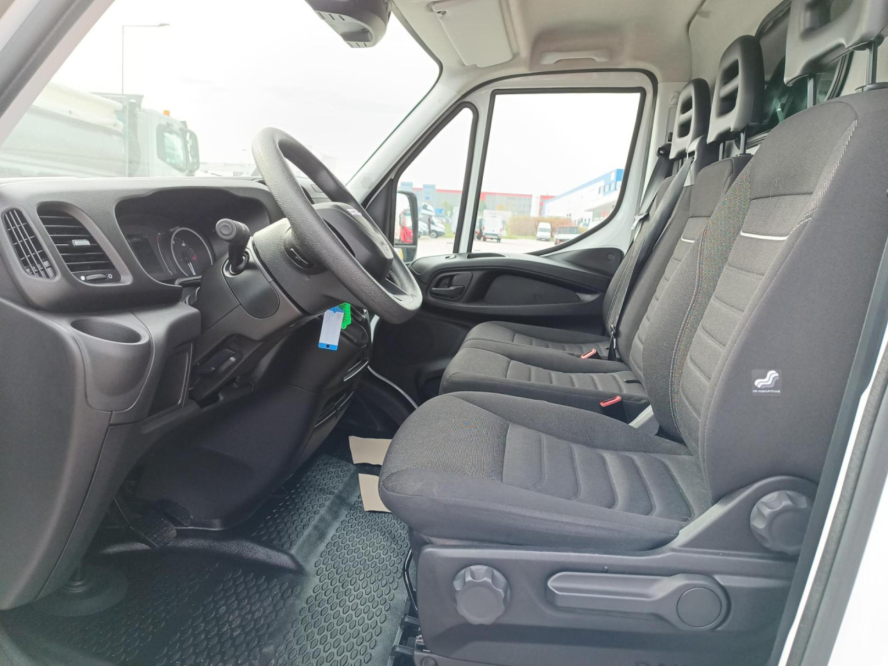 IVECO Daily 35S16A8V - Furgon: 2 kép. IVECO Daily 35S16A8V - Furgon: 2 kép.