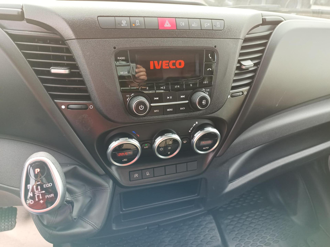 IVECO Daily 35S16A8V - Furgon: 3 kép. IVECO Daily 35S16A8V - Furgon: 3 kép.