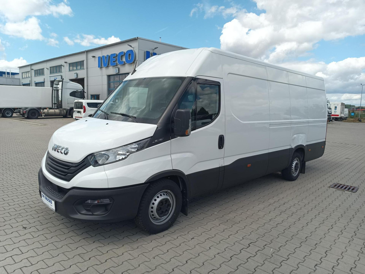 IVECO Daily 35S16V - Furgon: 1 kép. IVECO Daily 35S16V - Furgon: 1 kép.
