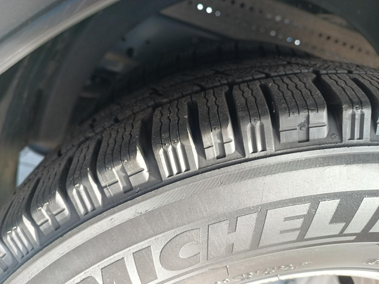 IVECO Daily 70C18A8/P - Dobozos kisteherautó: 2 kép. IVECO Daily 70C18A8/P - Dobozos kisteherautó: 2 kép.