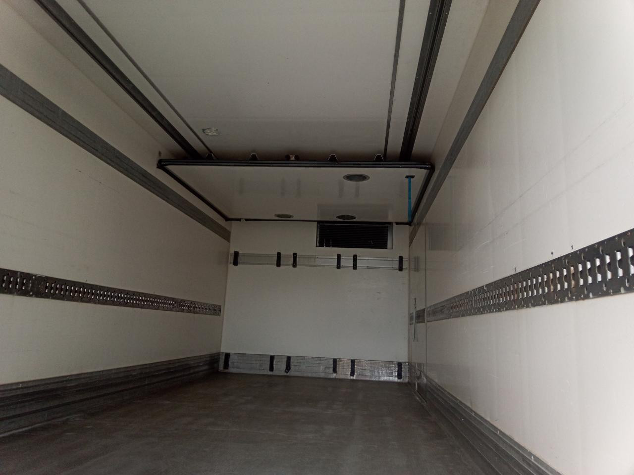 IVECO Eurocargo 180E32R/P - Hűtős teherautó: 5 kép. IVECO Eurocargo 180E32R/P - Hűtős teherautó: 5 kép.