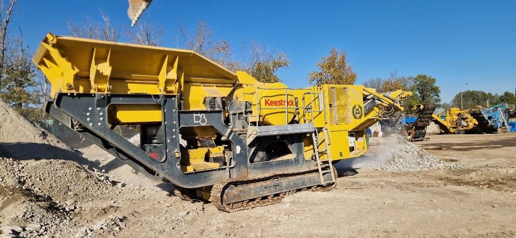 Keestrack B 3 - Mobil törőgép: 3 kép. Keestrack B 3 - Mobil törőgép: 3 kép.