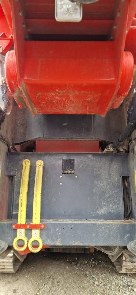 Sandvik QJ 241 - Mobil törőgép: 5 kép. Sandvik QJ 241 - Mobil törőgép: 5 kép.