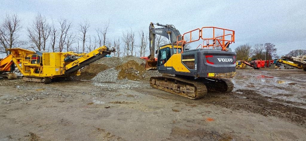 Volvo EC 300 EL - Lánctalpas kotró: 5 kép. Volvo EC 300 EL - Lánctalpas kotró: 5 kép.