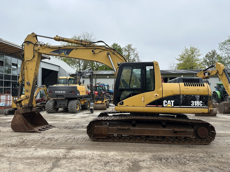 Caterpillar 318 CL (not 320CL - 325CL) - Lánctalpas kotró: 3 kép. Caterpillar 318 CL (not 320CL - 325CL) - Lánctalpas kotró: 3 kép.