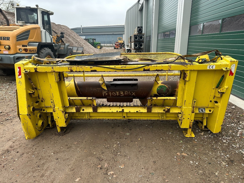 John Deere 630 A - Önjáró szecskázógép: 4 kép. John Deere 630 A - Önjáró szecskázógép: 4 kép.