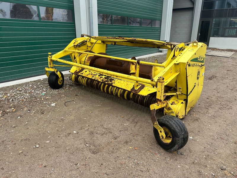 John Deere 630 A - Önjáró szecskázógép: 1 kép. John Deere 630 A - Önjáró szecskázógép: 1 kép.