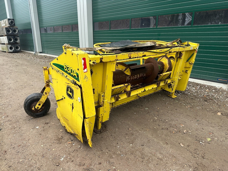 John Deere 630 A - Önjáró szecskázógép: 3 kép. John Deere 630 A - Önjáró szecskázógép: 3 kép.