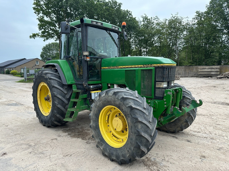 John Deere 7700 PowerQuad - Front linkage - Traktor: 2 kép. John Deere 7700 PowerQuad - Front linkage - Traktor: 2 kép.