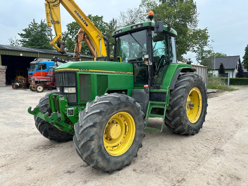 John Deere 7700 PowerQuad - Front linkage - Traktor: 1 kép. John Deere 7700 PowerQuad - Front linkage - Traktor: 1 kép.