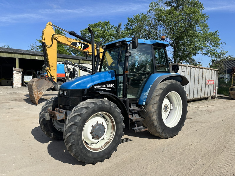 New Holland TS 90 - Traktor: 2 kép. New Holland TS 90 - Traktor: 2 kép.