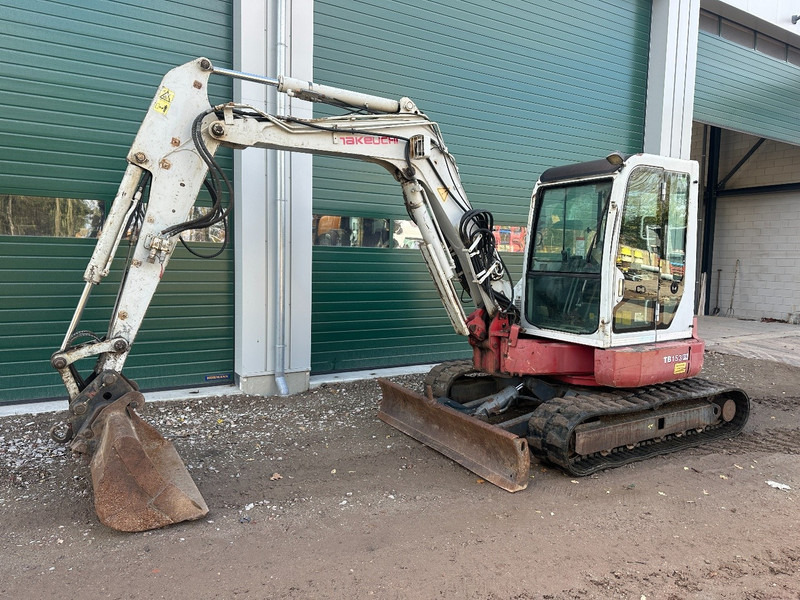 Takeuchi TB 153 FR All functions - Minikotró: 1 kép. Takeuchi TB 153 FR All functions - Minikotró: 1 kép.