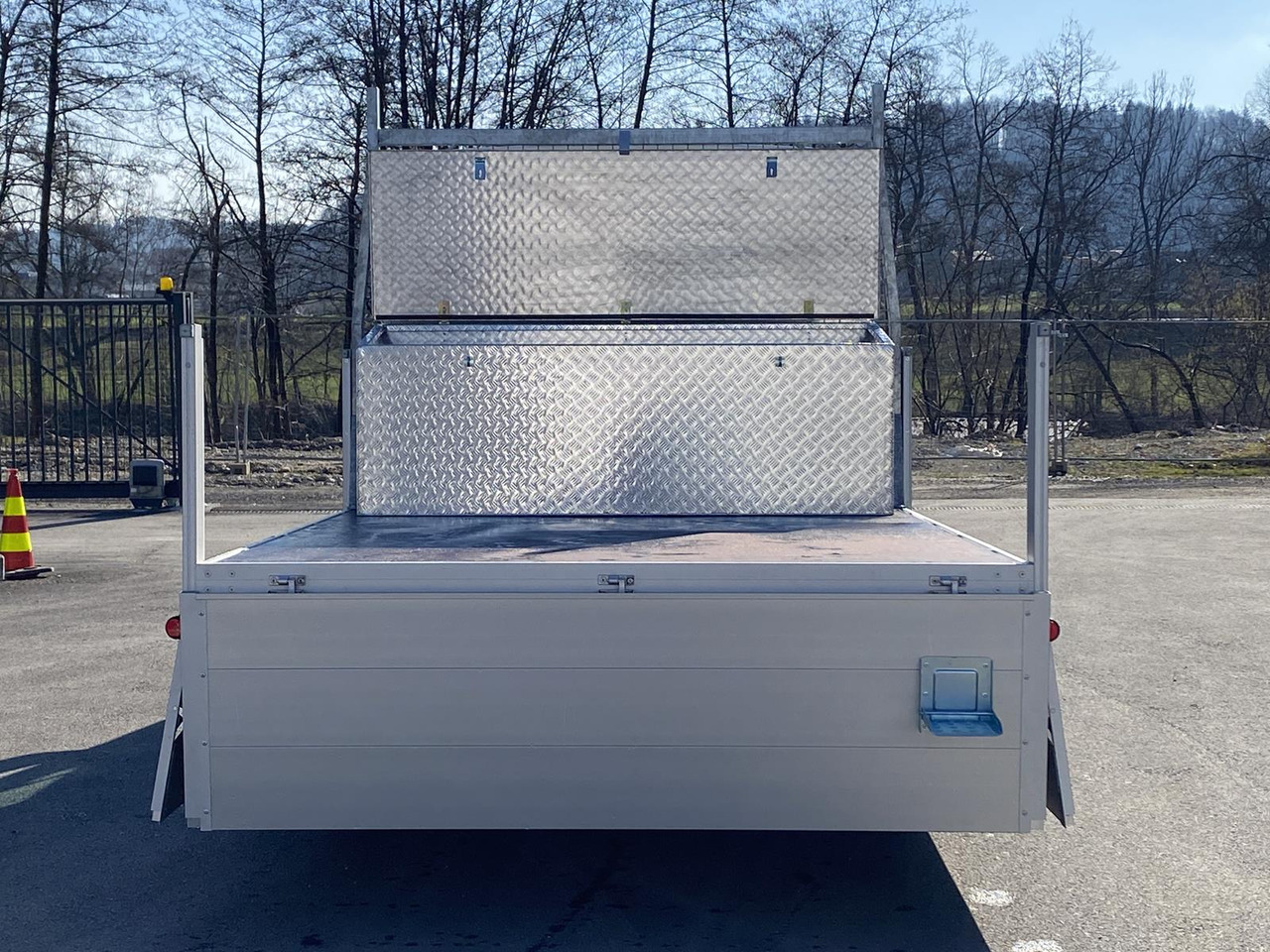 Platós kisteherautó MAN TGE 3.180 DOKA 1+6 3640MM | OFFENE PRITSCHE + ALU KOFFER AUF DER PRITSCHE: 14 kép.