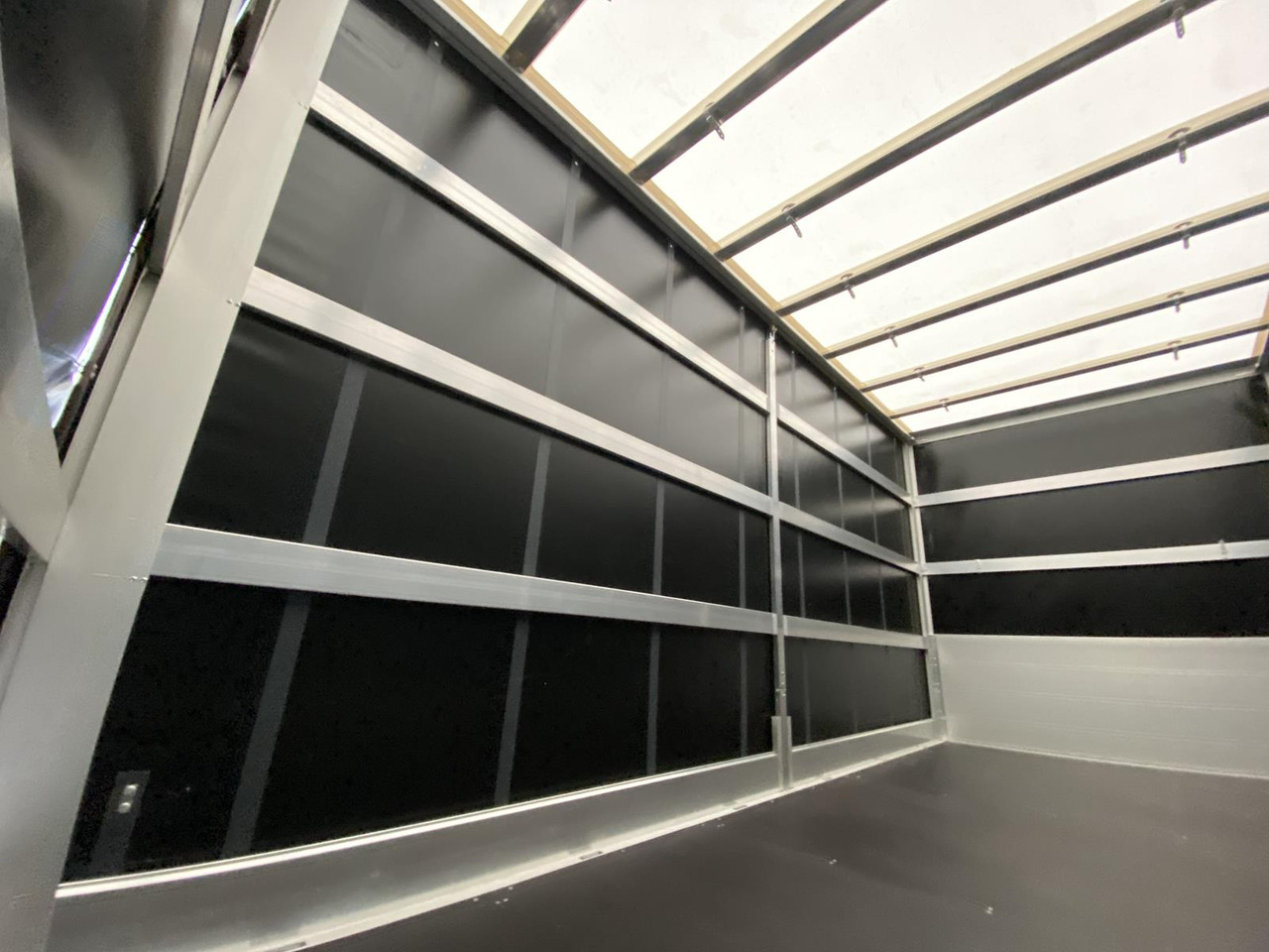 MAN TGE 3.180 L4 2.0 TDI | PRITSCHE PLANE + SCHLAFKABINE lízing MAN TGE 3.180 L4 2.0 TDI | PRITSCHE PLANE + SCHLAFKABINE: 18 kép.