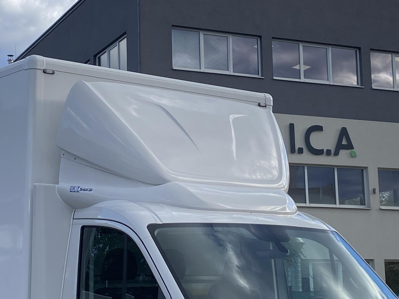 MAN TGE 3.180 RS4490 1+2, 180PS, 2.0L | ALU-BOX 4200mm + LADERAMPE - Dobozos kisteherautó: 4 kép. MAN TGE 3.180 RS4490 1+2, 180PS, 2.0L | ALU-BOX 4200mm + LADERAMPE - Dobozos kisteherautó: 4 kép.
