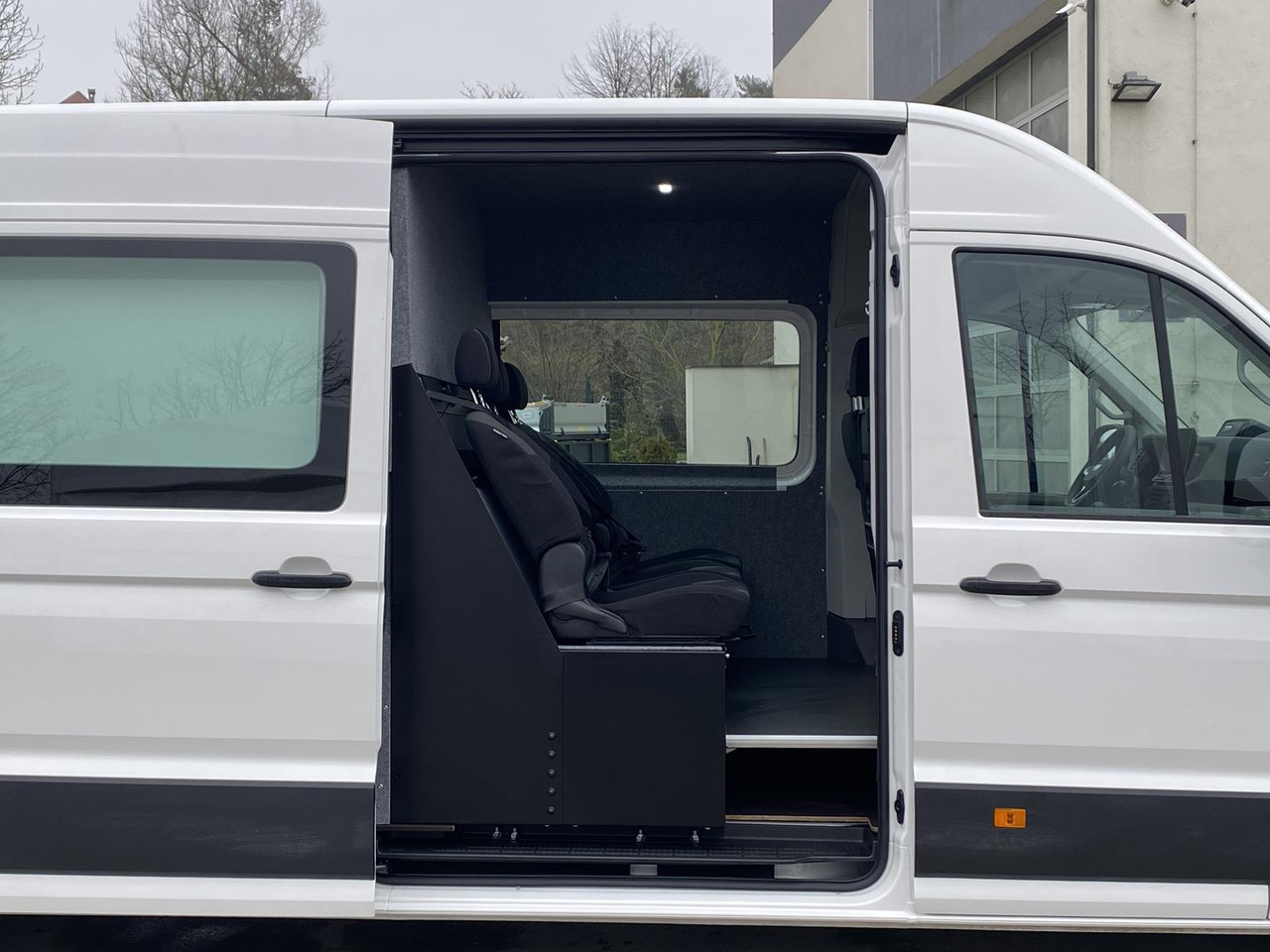MAN TGE L4H3 180KM | SITZBANK ZWEITE REIHE + FLEXMO EINRICHTUNG - Kisbusz: 1 kép. MAN TGE L4H3 180KM | SITZBANK ZWEITE REIHE + FLEXMO EINRICHTUNG - Kisbusz: 1 kép.