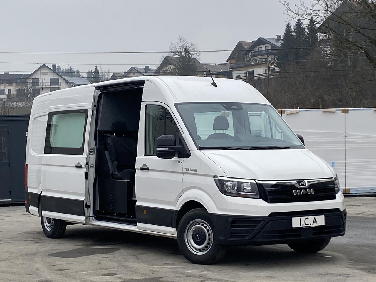 MAN TGE L4H3 180KM | SITZBANK ZWEITE REIHE + FLEXMO EINRICHTUNG - Kisbusz: 4 kép. MAN TGE L4H3 180KM | SITZBANK ZWEITE REIHE + FLEXMO EINRICHTUNG - Kisbusz: 4 kép.