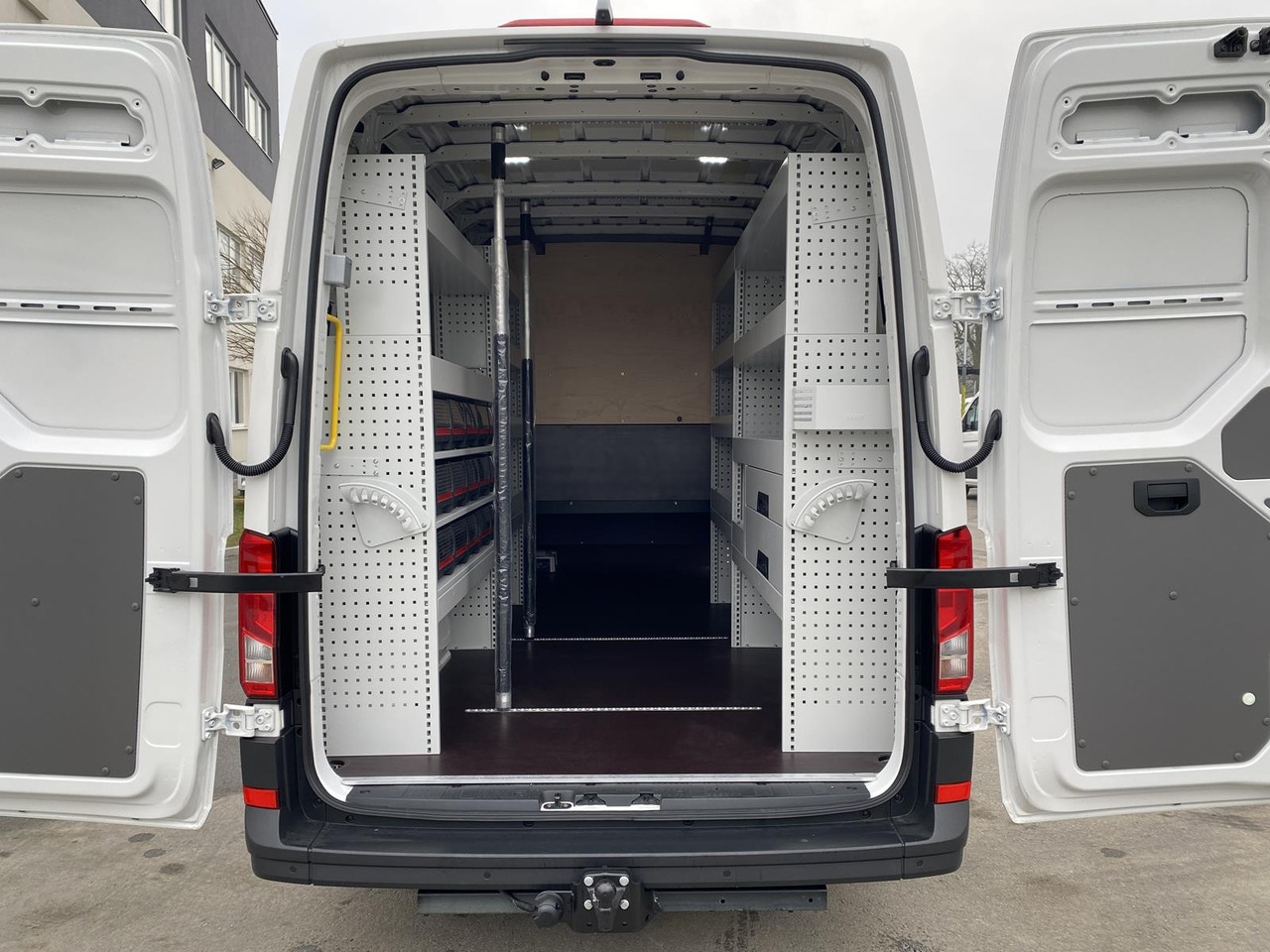 MAN TGE L4H3 180KM | SITZBANK ZWEITE REIHE + FLEXMO EINRICHTUNG - Kisbusz: 2 kép. MAN TGE L4H3 180KM | SITZBANK ZWEITE REIHE + FLEXMO EINRICHTUNG - Kisbusz: 2 kép.