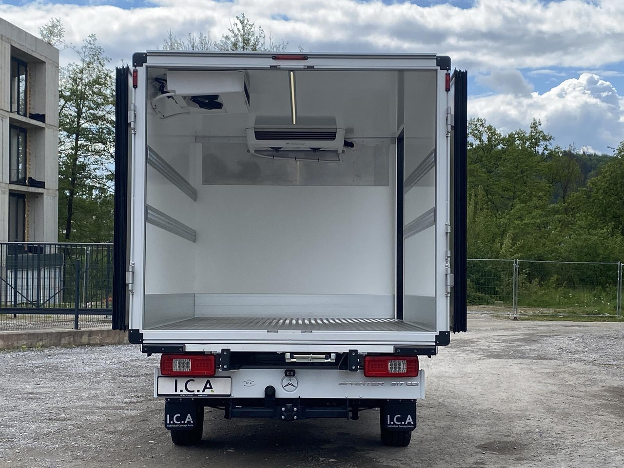 MERCEDES BENZ SPRINTER 317 CDI | DOPPELREGIME TIEFKÜHLKOFFER + BACKSLEEPER - Hűtős kisteherautó: 1 kép. MERCEDES BENZ SPRINTER 317 CDI | DOPPELREGIME TIEFKÜHLKOFFER + BACKSLEEPER - Hűtős kisteherautó: 1 kép.