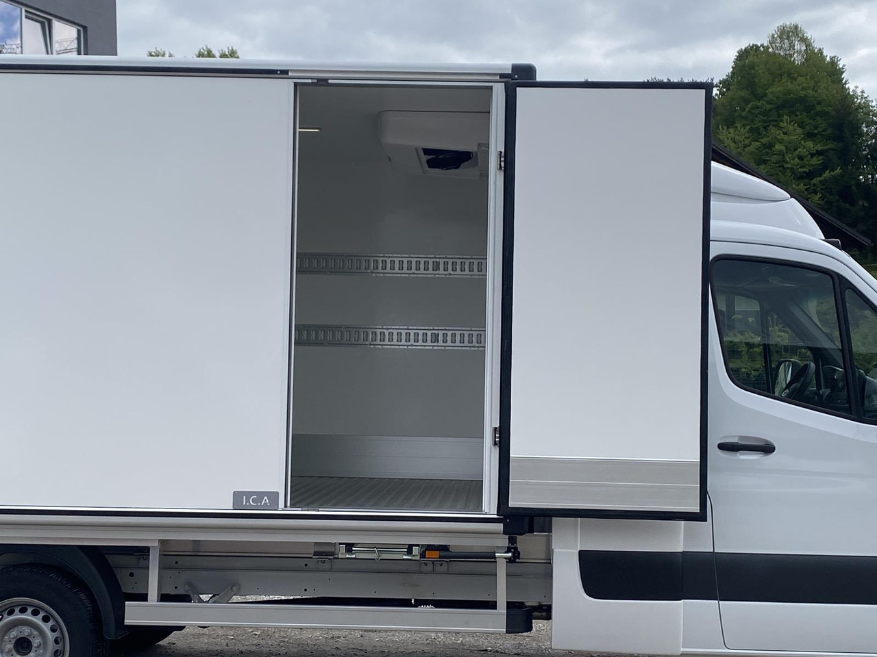MERCEDES BENZ SPRINTER 317 CDI | DOPPELREGIME TIEFKÜHLKOFFER + BACKSLEEPER - Hűtős kisteherautó: 3 kép. MERCEDES BENZ SPRINTER 317 CDI | DOPPELREGIME TIEFKÜHLKOFFER + BACKSLEEPER - Hűtős kisteherautó: 3 kép.