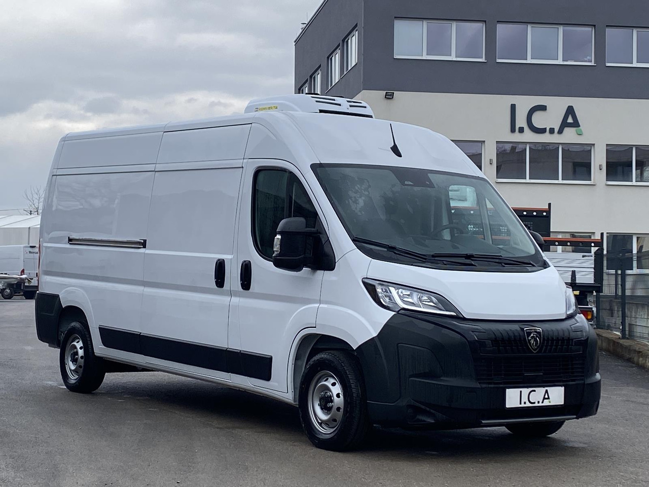 PEUGEOT BOXER L3H2 180PS CONFORT 335 / FRISCHDIENST BIS 0 + KONVEKTA FK2321 12-230V - Hűtős kisteherautó: 1 kép. PEUGEOT BOXER L3H2 180PS CONFORT 335 / FRISCHDIENST BIS 0 + KONVEKTA FK2321 12-230V - Hűtős kisteherautó: 1 kép.