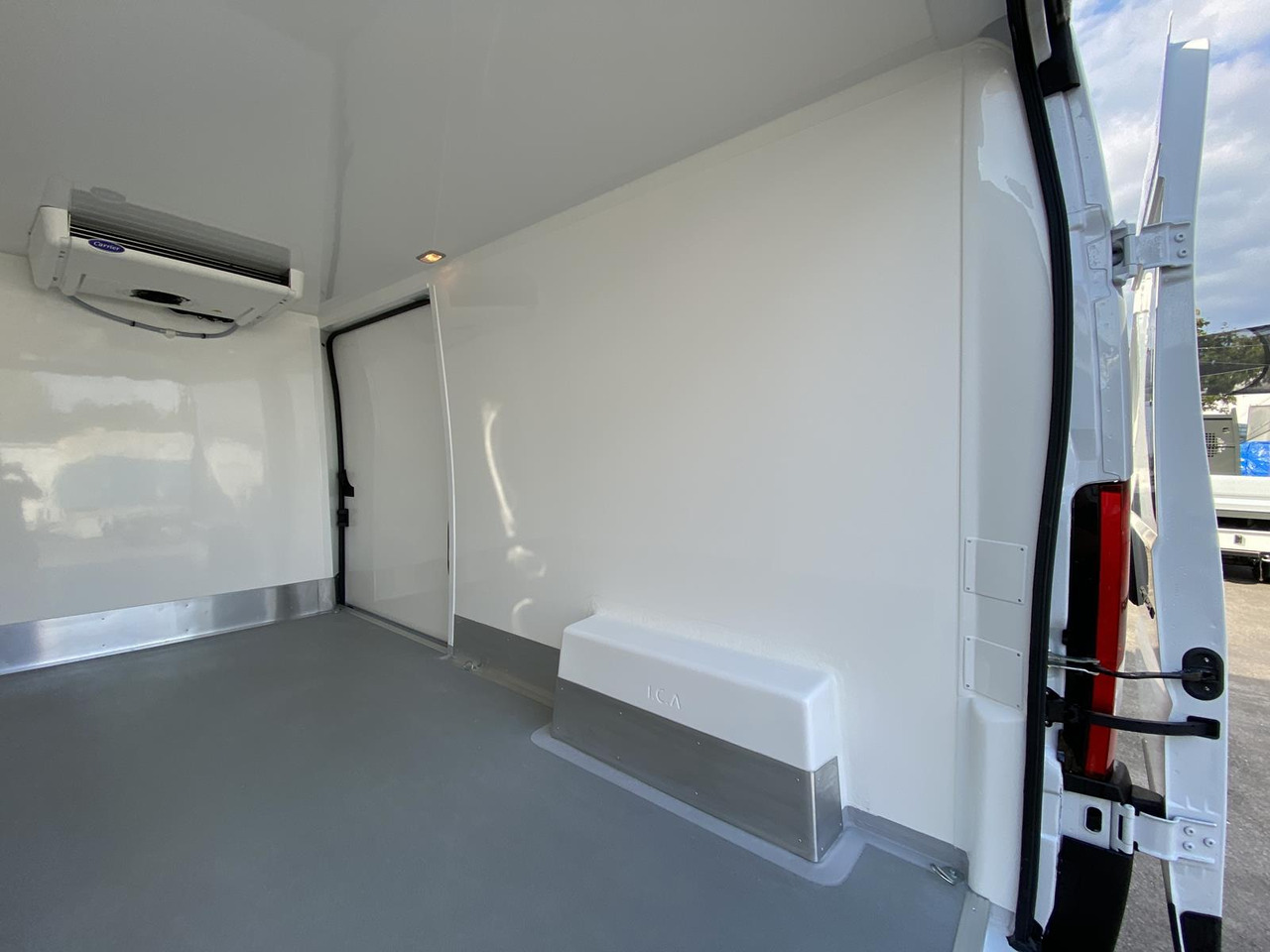 PEUGEOT BOXER L3H2 180PS CONFORT 335 / FRISCHDIENST BIS 0 + XARIOS 300 12-230V - Hűtős kisteherautó: 2 kép. PEUGEOT BOXER L3H2 180PS CONFORT 335 / FRISCHDIENST BIS 0 + XARIOS 300 12-230V - Hűtős kisteherautó: 2 kép.