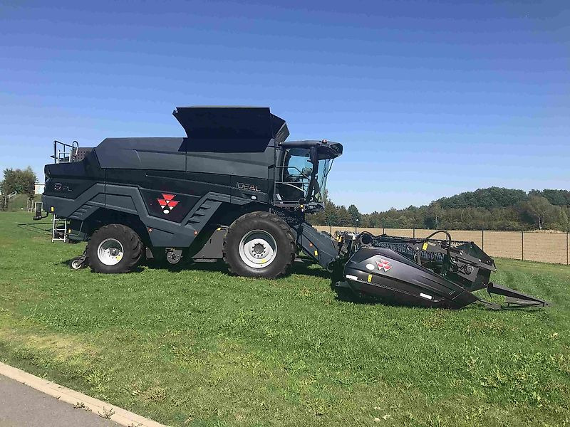 Massey Ferguson IDEAL 8 PL - Kombájn: 1 kép. Massey Ferguson IDEAL 8 PL - Kombájn: 1 kép.