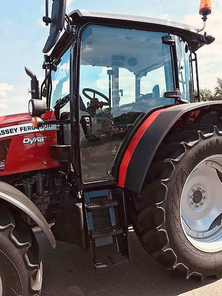 Massey Ferguson MF 5709 M Dyna-4 - Traktor: 5 kép. Massey Ferguson MF 5709 M Dyna-4 - Traktor: 5 kép.