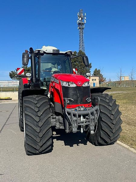 Massey Ferguson MF 8740 S "Exclusive Ausstattung" - Traktor: 2 kép. Massey Ferguson MF 8740 S "Exclusive Ausstattung" - Traktor: 2 kép.