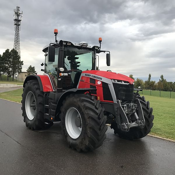 Massey Ferguson MF 8S.305 Exclusive - Traktor: 2 kép. Massey Ferguson MF 8S.305 Exclusive - Traktor: 2 kép.