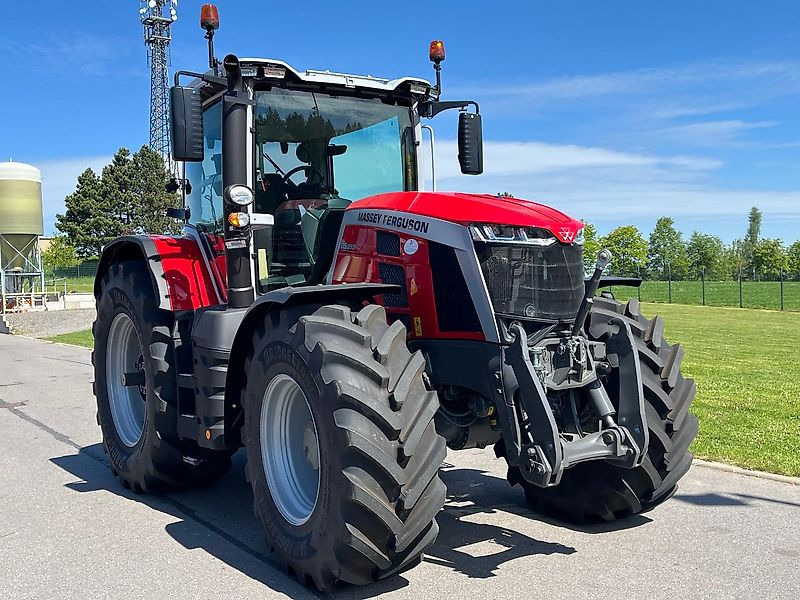 Massey Ferguson MF 8S265 Dyna-7 Exclusive - Traktor: 2 kép. Massey Ferguson MF 8S265 Dyna-7 Exclusive - Traktor: 2 kép.