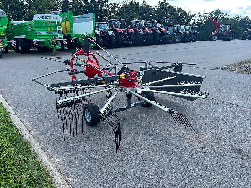 Massey Ferguson MF RK 361 DN / Fella JURAS 351 DN - Szénaforgató: 3 kép. Massey Ferguson MF RK 361 DN / Fella JURAS 351 DN - Szénaforgató: 3 kép.