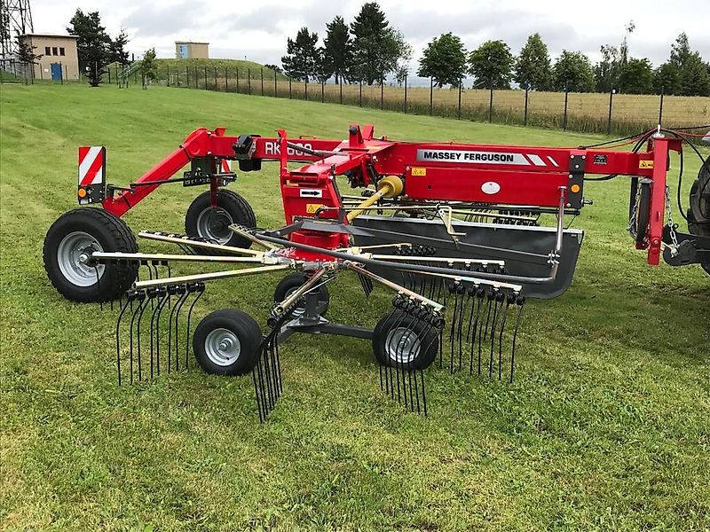 Massey Ferguson MF RK 662 TRC / Fella JURAS 671 - Szénaforgató: 1 kép. Massey Ferguson MF RK 662 TRC / Fella JURAS 671 - Szénaforgató: 1 kép.