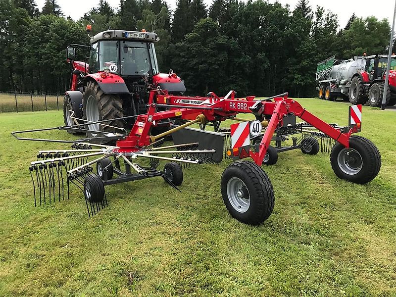 Massey Ferguson MF RK 662 TRC / Fella JURAS 671 - Szénaforgató: 2 kép. Massey Ferguson MF RK 662 TRC / Fella JURAS 671 - Szénaforgató: 2 kép.