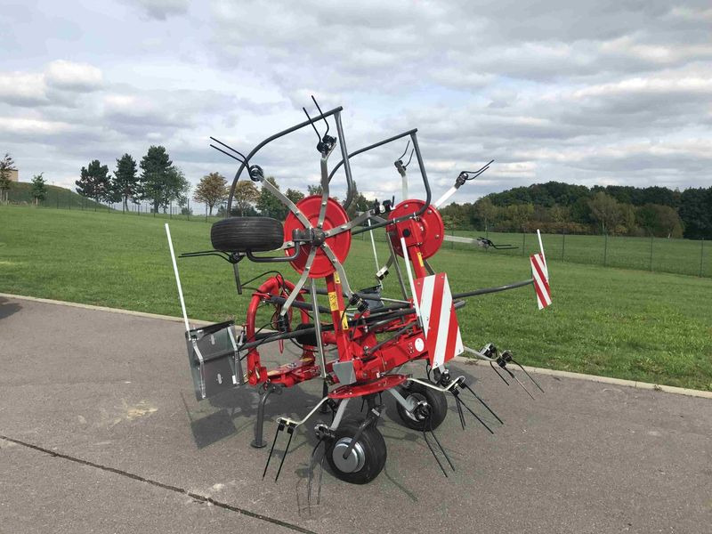 Massey Ferguson MF TD 454 DN / FELLA SANOS 4504 DN - Szénaforgató: 5 kép. Massey Ferguson MF TD 454 DN / FELLA SANOS 4504 DN - Szénaforgató: 5 kép.