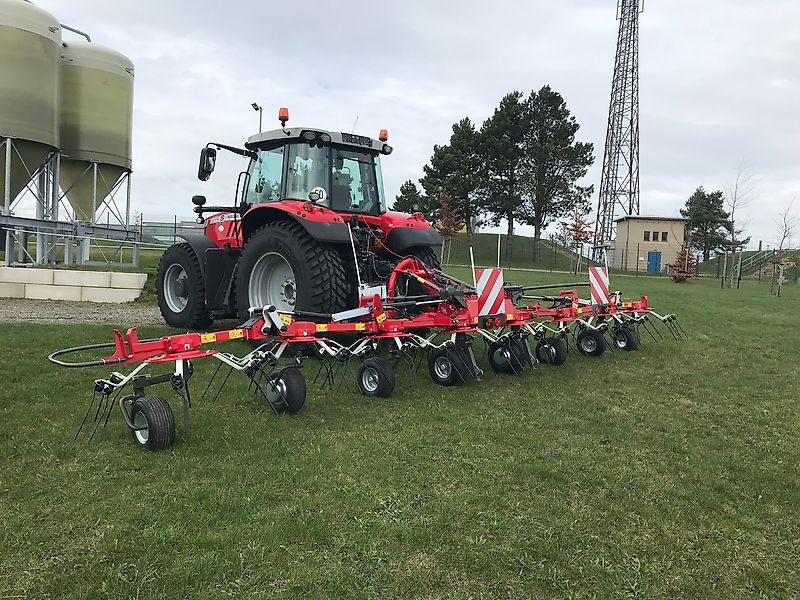 Massey Ferguson MF TD 868 DN / FELLA SANOS 8608 DN - Szénaforgató: 3 kép. Massey Ferguson MF TD 868 DN / FELLA SANOS 8608 DN - Szénaforgató: 3 kép.