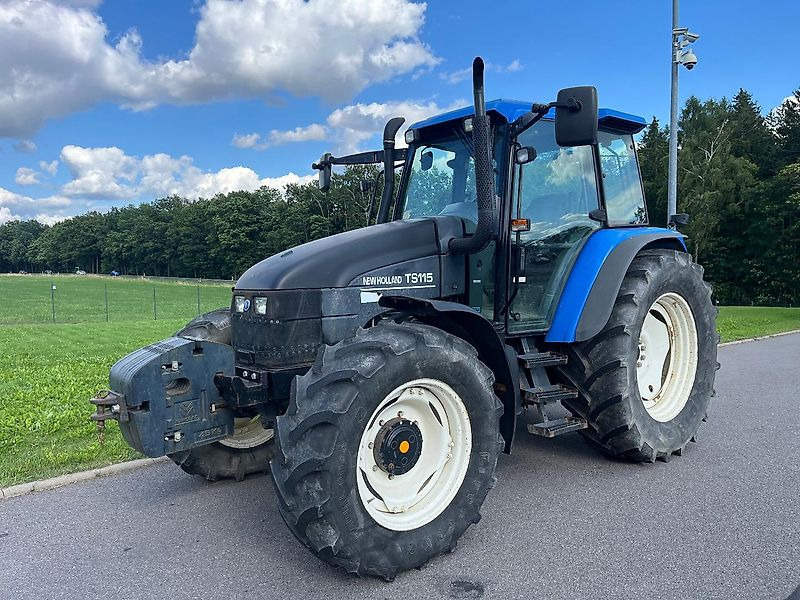 New Holland TS 115 - Traktor: 1 kép. New Holland TS 115 - Traktor: 1 kép.