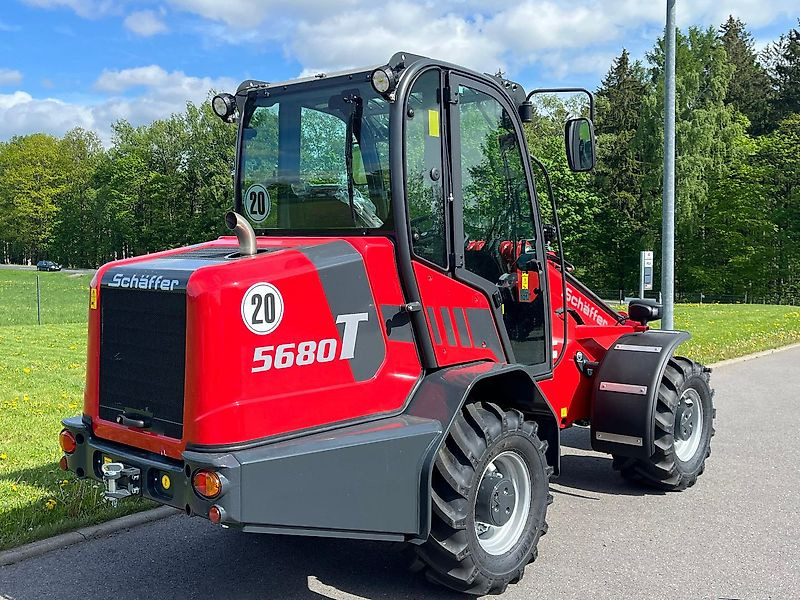 Schäffer 5680 T-3 - Teleszkópos homlokrakodó: 2 kép. Schäffer 5680 T-3 - Teleszkópos homlokrakodó: 2 kép.