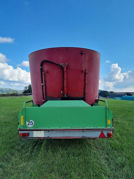 Strautmann Verti-Mix 1050 - Etetőkocsi: 4 kép. Strautmann Verti-Mix 1050 - Etetőkocsi: 4 kép.